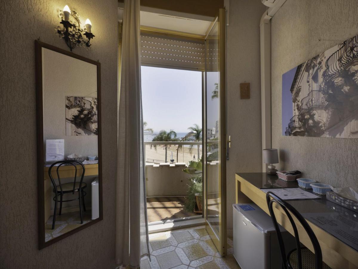 L'Onda Bed and Breakfast Marina di Ragusa Buitenkant foto